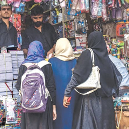 اسکول کھلتے ہی کتابوں اور اسٹیشنری کی دکانوں پر رش
